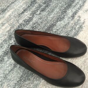 Brand new never worn Vionic black leather flats with a rounded toe